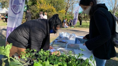 La comuna entregó plantines y semillas a vecinos que completaron un curso de huerta
