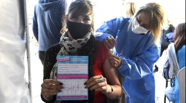 La comuna incorporó vacunatorios itinerantes en las estaciones de Claypole y Adrogué