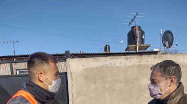 Por las obras de pavimentación en el Barrio Siglo XX, Gray se reunió con vecinos de El Jagüel