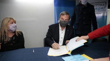 Cascallares participó de la firma de 144 escrituras con vecinos de Burzaco