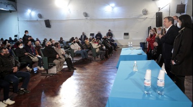 Cascallares participó de la firma de 144 escrituras con vecinos de Burzaco