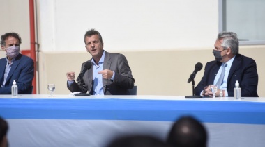 "Macri llama a la destitución del gobierno y nosotros a la oposición a una mesa de diálogo", diferenció Massa