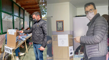 Urreli y Villa votaron en Lanús Oeste e instaron a "fortalecer la democracia"