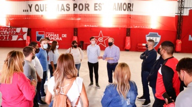Insaurralde visitó un club de barrio de Temperley junto a Lesci