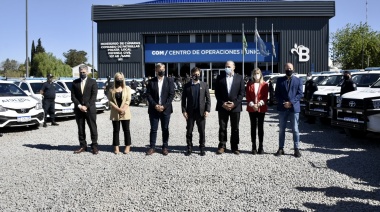 Kicillof y Cascallares presentaron nuevos móviles y motos policiales para Brown