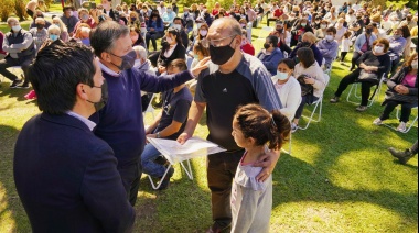 Gray y Nardini entregaron escrituras a más de 400 familias echeverrianas