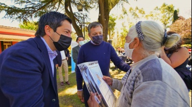 Gray y Nardini entregaron escrituras a más de 400 familias echeverrianas