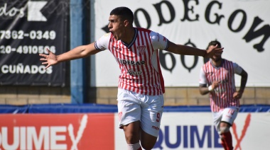 Los Andes goleó a Deportivo Merlo y se mete en la pelea