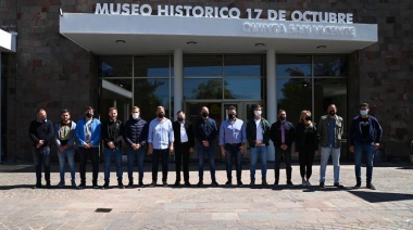 Insaurralde e intendentes bonaerenses celebraron el Día de la Lealtad