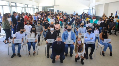 Gray y Vila inauguraron una escuela secundaria en El Jagüel