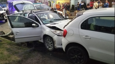 Motochorros robaron un auto, chocaron y fueron detenidos