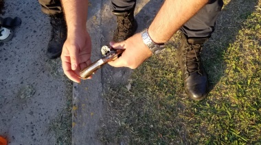 Motochorros robaron un auto, chocaron y fueron detenidos