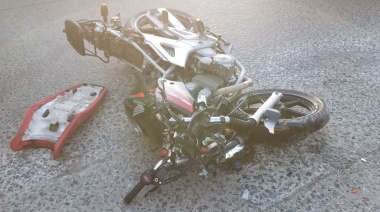 Motochorros robaron un auto, chocaron y fueron detenidos