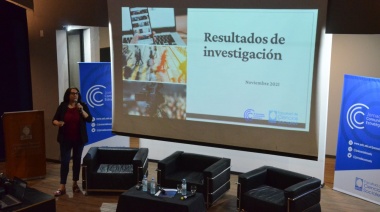 Junto a Cascallares y Lesci, Naón presentó una investigación sobre la comunicación de los municipios