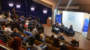 Junto a Cascallares y Lesci, Naón presentó una investigación sobre la comunicación de los municipios