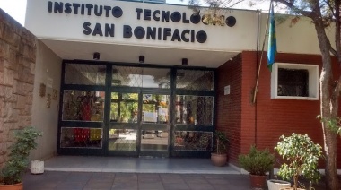 Empleado de seguridad de una escuela impidió un robo y atrapó a uno de los ladrones