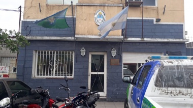 Villa Galicia: Policía encontró a un hombre en su patio y lo mató de dos tiros