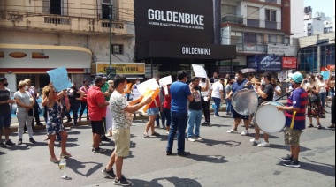 Lesci encabezó una protesta frente a Edesur por los reiterados cortes en Lomas