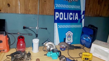 Detuvieron a una pareja de policías de la ciudad acusados de desvalijar una casa en Brown