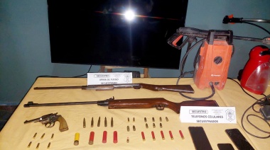 Detuvieron a una pareja de policías de la ciudad acusados de desvalijar una casa en Brown