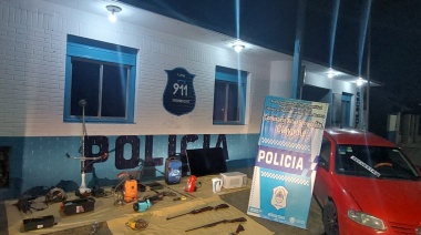 Detuvieron a una pareja de policías de la ciudad acusados de desvalijar una casa en Brown