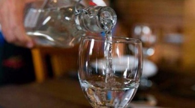 Proponen que locales gastronómicos brinden agua gratis en la Provincia