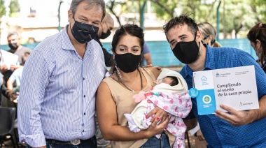 Cascallares y Fabiani entregaron junto a Ferraresi créditos del programa “Casa Propia”