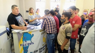 El gremio encabezado por Gabriel Ruiz comenzó con la entrega de kits escolares