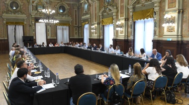 Russo participó de la reunión de legisladores con Kicillof