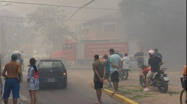 Voraz incendio en un depósito de electrodomésticos