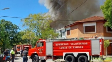 Voraz incendio en un depósito de electrodomésticos