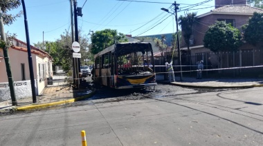 Se incendió un colectivo en pleno recorrido en Temperley