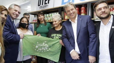 Fernández visitó Brown y entregó maquinarias y herramientas a emprendedores junto a Zabaleta y Cascallares