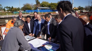 Insaurralde y Massa recorrieron obras en Pilar y entregaron pases libres multimodales