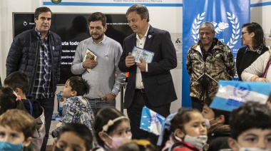 Cascallares y Fabiani, junto a ex combatientes de Malvinas y alumnos de educación inicial