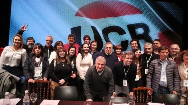 El radicalismo disimuló las internas y mostró una postal de unidad en la Convención Nacional