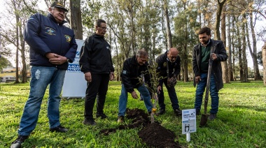 Plantaron árboles en la UNAB en homenaje a los ex combatientes de Malvinas