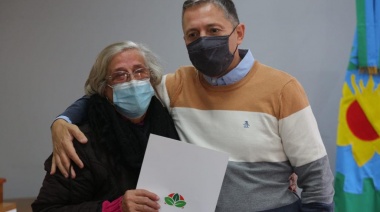 Gray entregó subsidios a vecinos del distrito