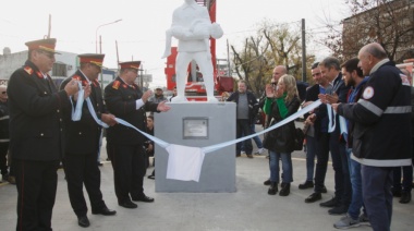 Inauguraron el primer monumento al bombero voluntario en Almirante Brown