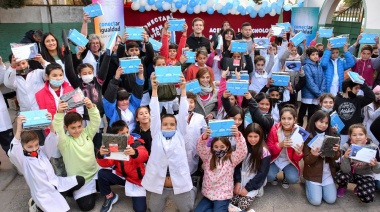Entregaron tablets a estudiantes de la Escuela Primaria N°6
