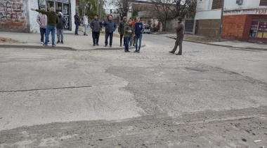 Velázquez se reunió con vecinos para evaluar el avance de obras en Budge