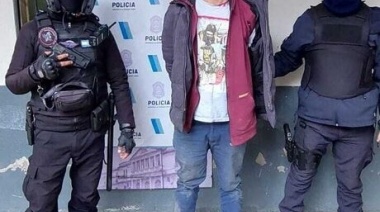 Delincuente amenazó a un policía con un cuchillo para robarle el arma reglamentaria