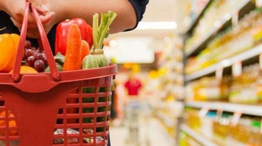 Una familia tipo necesitó en junio más de 104 mil pesos para no estar debajo de la línea de la pobreza