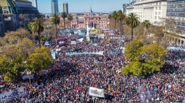 Masiva movilización a Plaza de Mayo en apoyo a Cristina y en defensa de la democracia