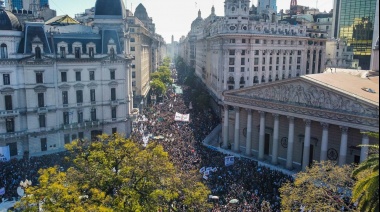 Masiva movilización a Plaza de Mayo en apoyo a Cristina y en defensa de la democracia