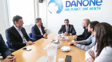Capitanich, Cascallares y Fabiani recorrieron una empresa láctea en Longchamps