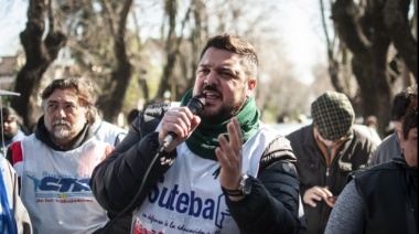 “La escuela tiene que enseñar a respetar la democracia y que todo tipo de atentado está mal”