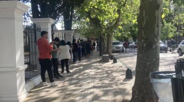 El kiosco de Burzaco en el que se consiguen figuritas del Mundial “todos los días”