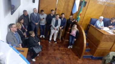 Con una tribuna explosiva y enfrentada, se llevó adelante una nueva sesión