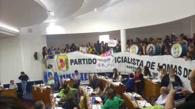 Con una tribuna explosiva y enfrentada, se llevó adelante una nueva sesión